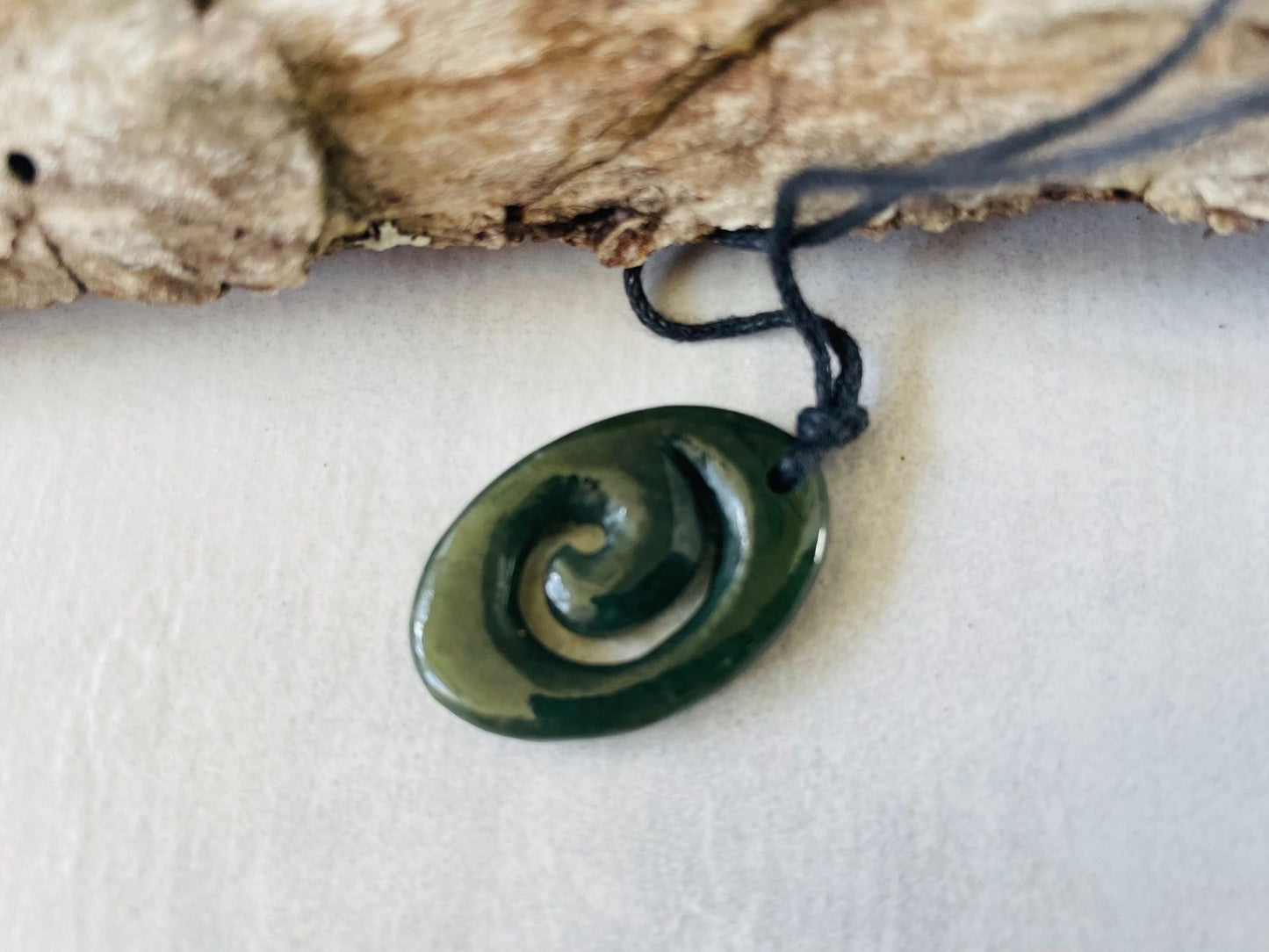 Greenstone Nephrite Jade Koru Pendant E059 – 30×22mm with Gift Box