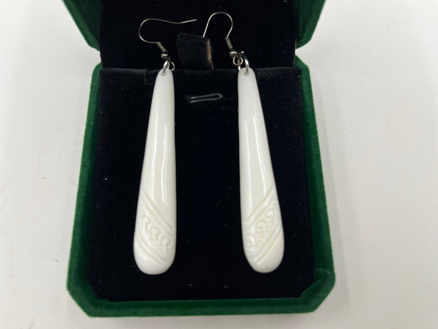 Bone carved long drop earrings 60mm with Maori design in green gift box – NZ Stock