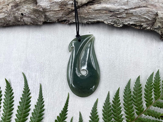 Large Greenstone Nephrite Jade Hei Matau Fish Hook Pendant E052 – 55×30mm with Gift Box

