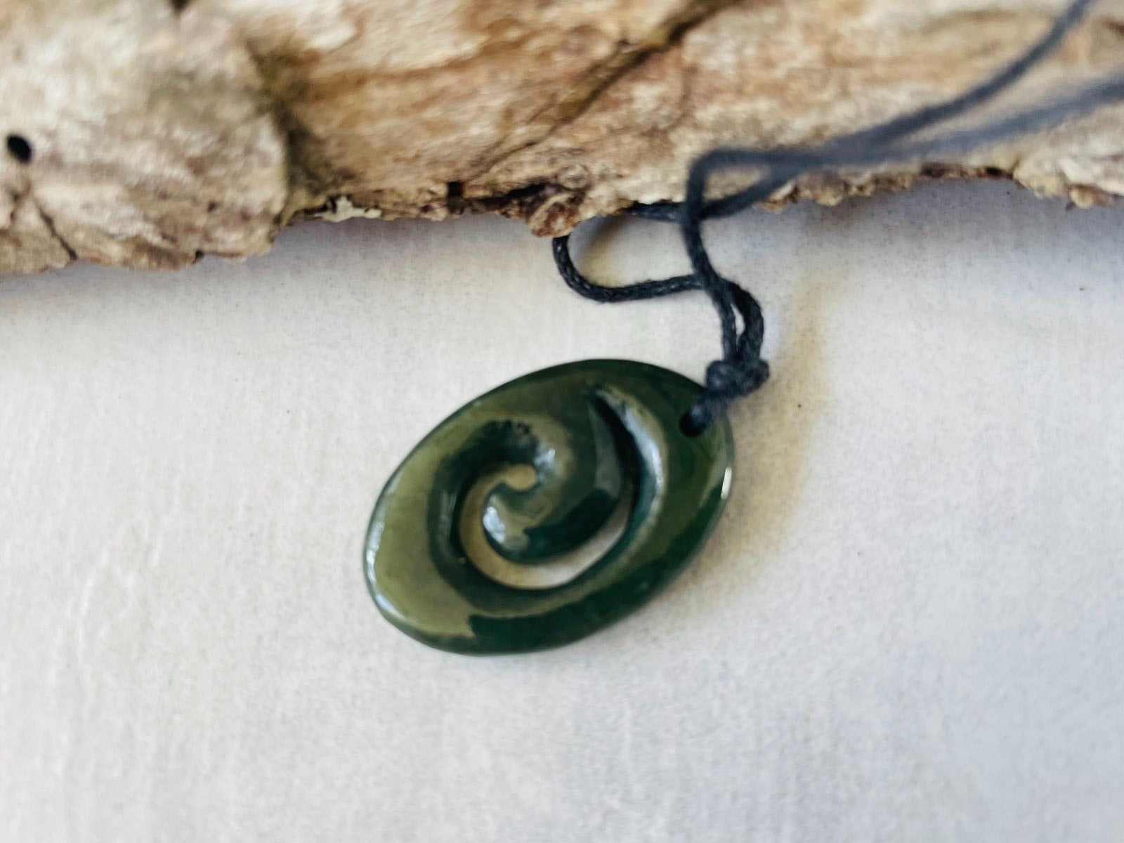 Greenstone Nephrite Jade Koru Pendant E059 – 30×22mm with Gift Box