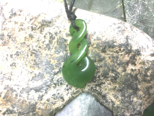 Pounamu Greenstone Nephrite Jade Pendant Double Twist