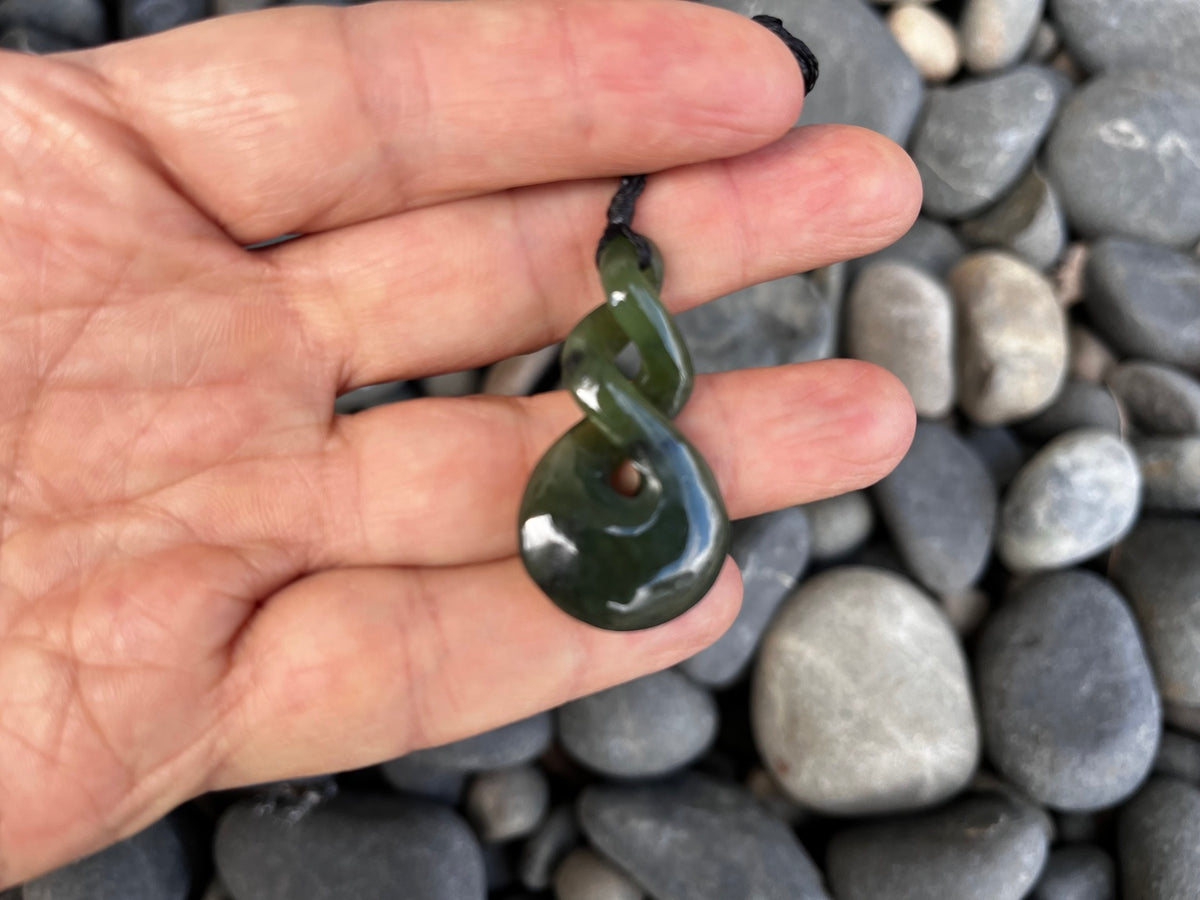 Greenstone  Nephrite Double Twist – 40mm Hand-Carved Pendant Carving Studio NZ