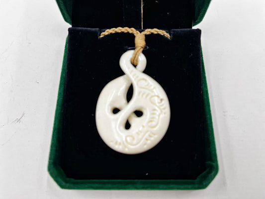 Bone double twist pendant with engraved patterns – Maori Pikorua necklace in gift box by Carving Studio