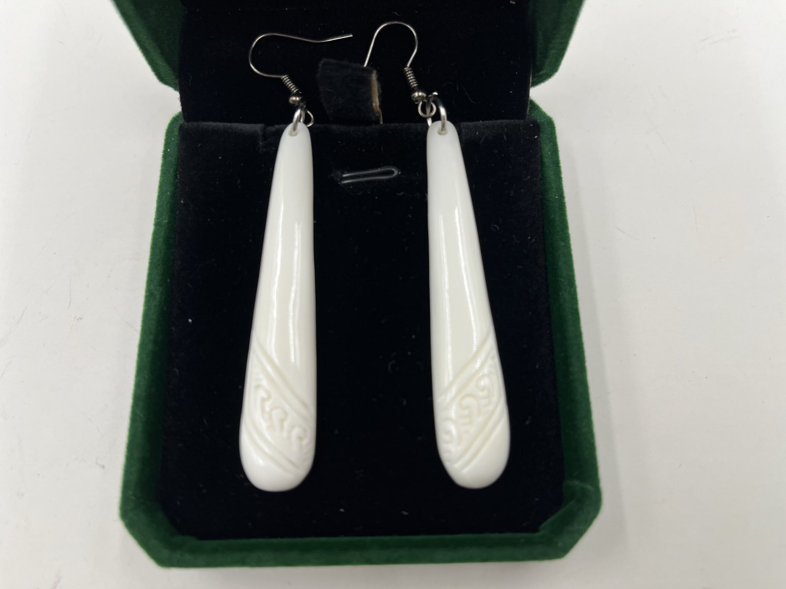 Bone carved long drop earrings 60mm with Maori design in green gift box – NZ Stock