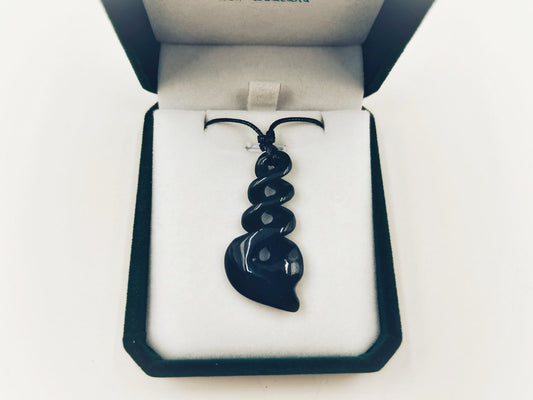 Greenstone Nephrite Jade Triple Twist Pendant – 43mm Hand-Carved Carving Studio NZ nzep35