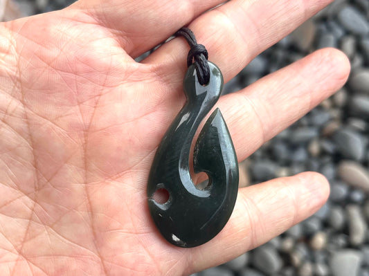 Large Greenstone Nephrite Jade Hei Matau Fish Hook Pendant E076 – 50×24mm with Gift Box